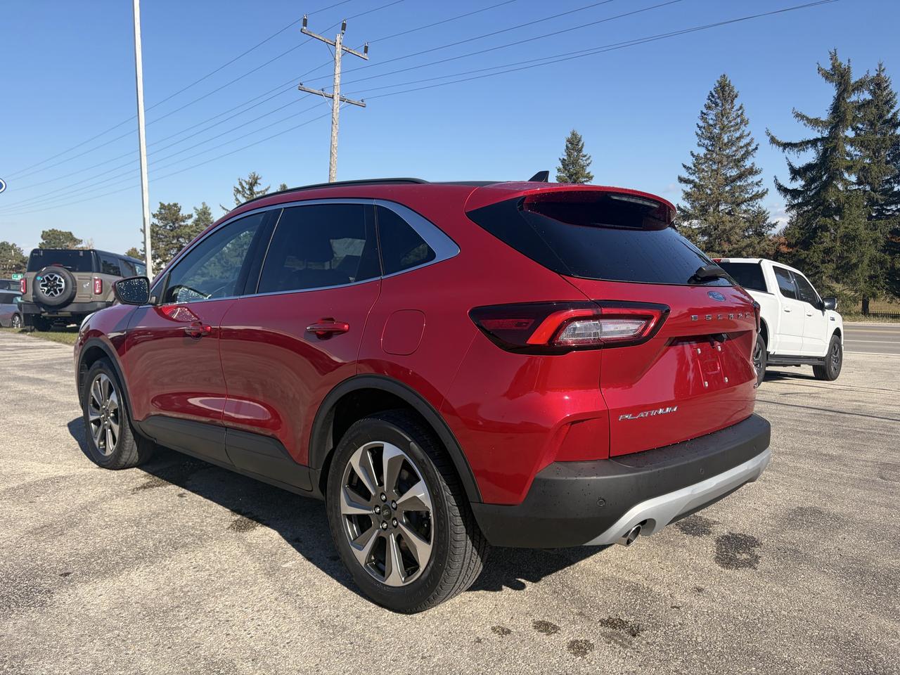 2023 Ford Escape Ford Blue Advantage - Platinum Hybrid AWD Photo4