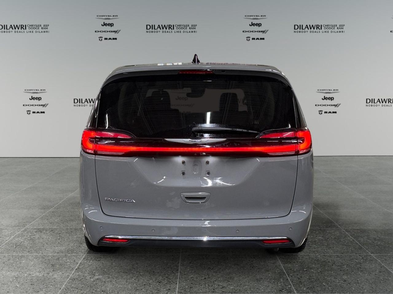 2023 Chrysler Pacifica Touring L FWD Photo