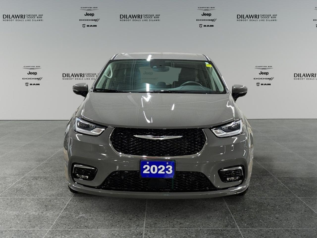 2023 Chrysler Pacifica Touring L FWD Photo