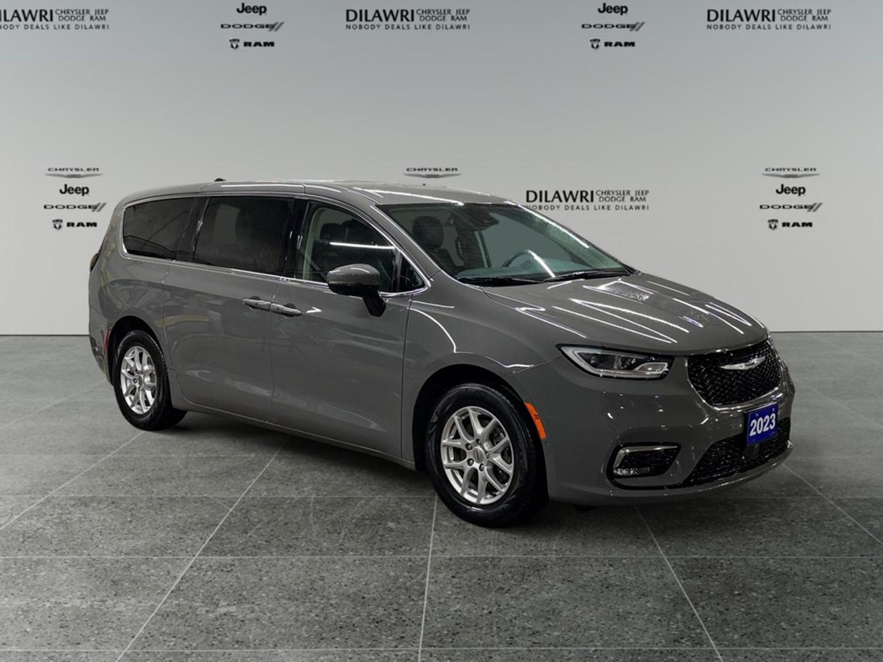 2023 Chrysler Pacifica Touring L FWD Photo