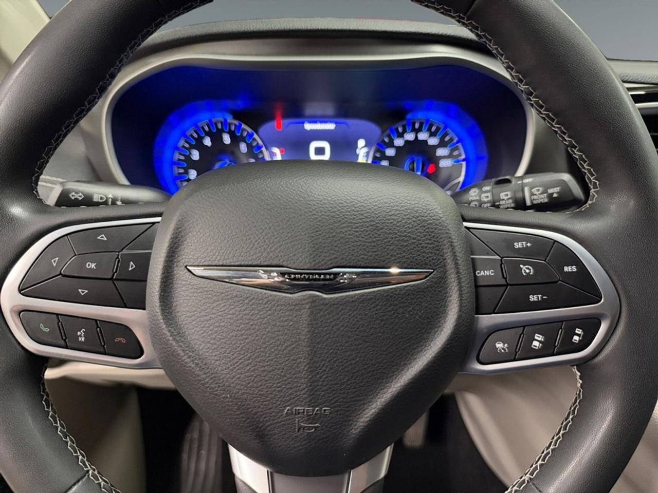2023 Chrysler Pacifica Touring L FWD Photo