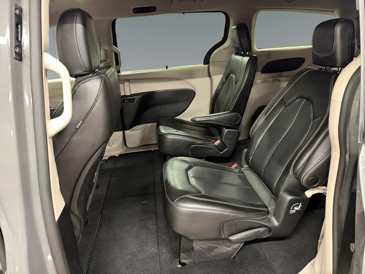 2023 Chrysler Pacifica Touring L FWD Photo