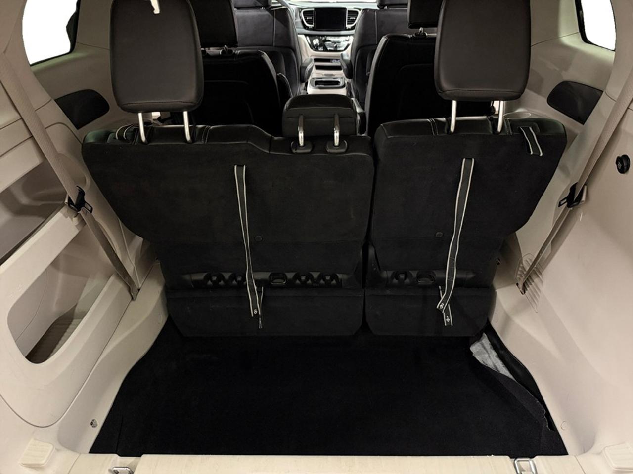 2023 Chrysler Pacifica Touring L FWD Photo
