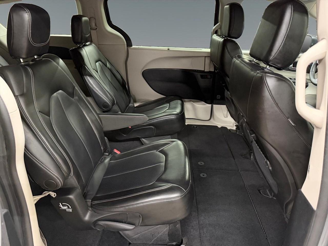 2023 Chrysler Pacifica Touring L FWD Photo