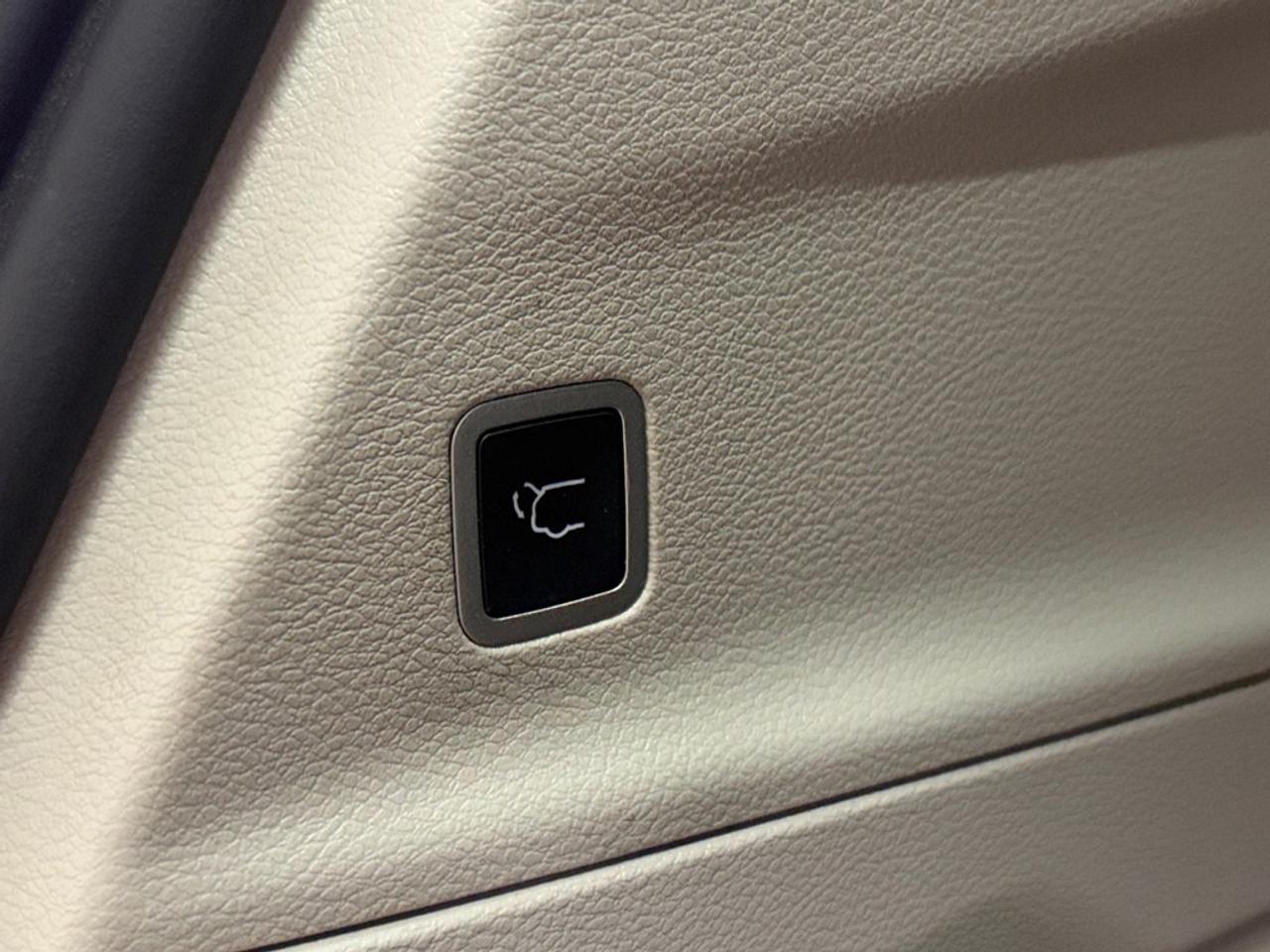 2023 Chrysler Pacifica Touring L FWD Photo