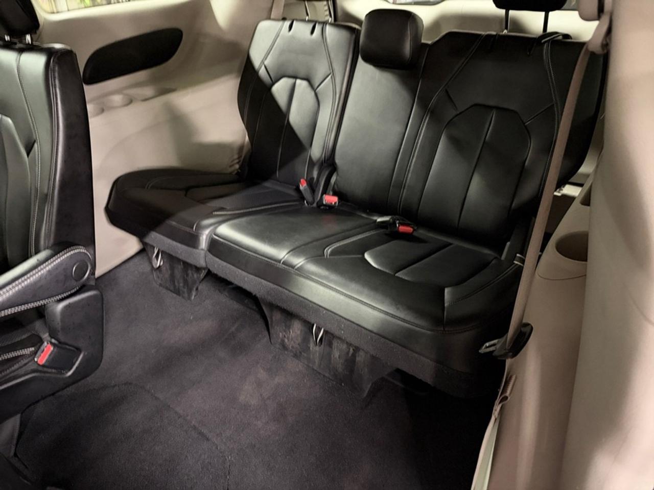 2023 Chrysler Pacifica Touring L FWD Photo