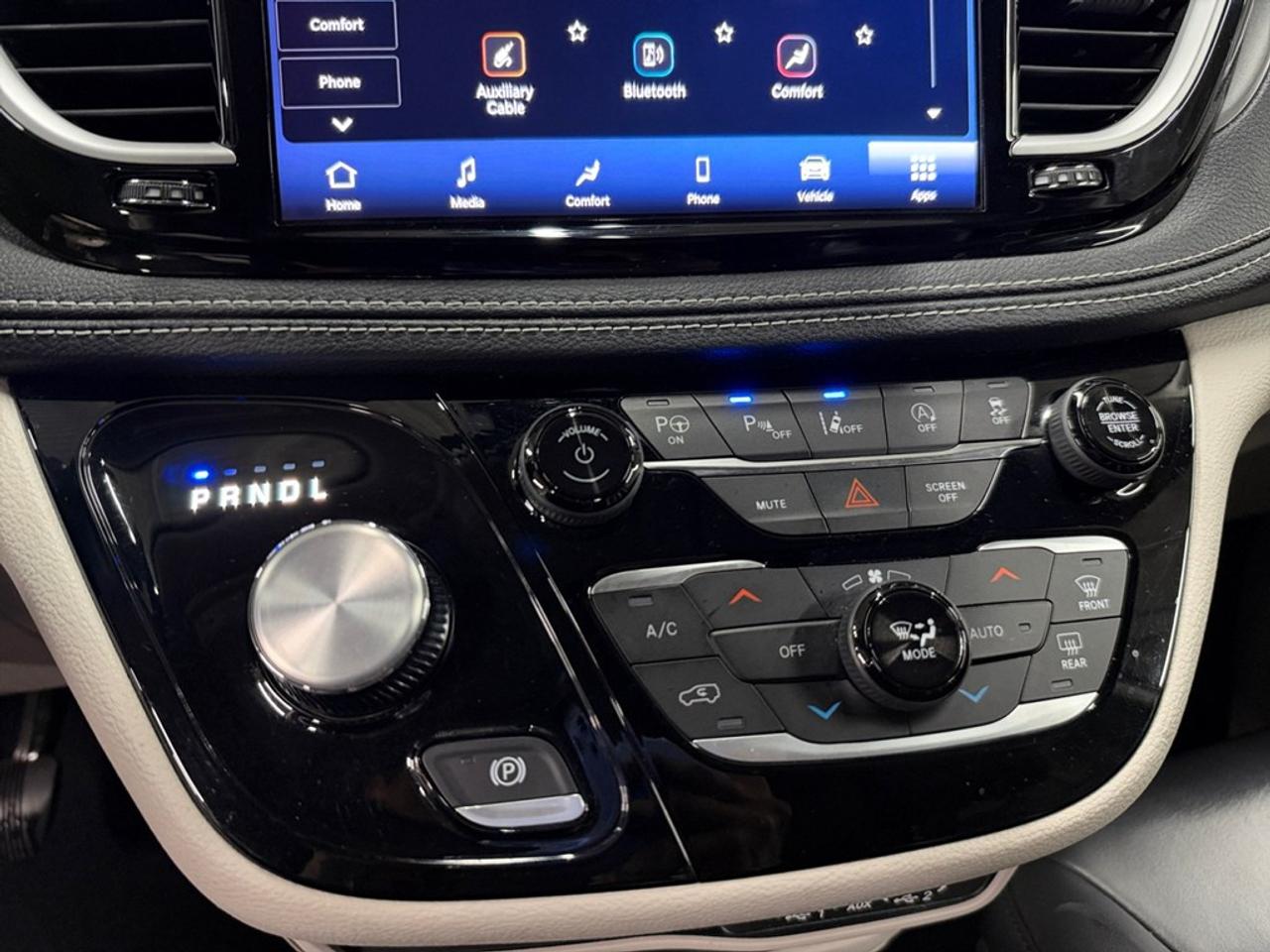 2023 Chrysler Pacifica Touring L FWD Photo