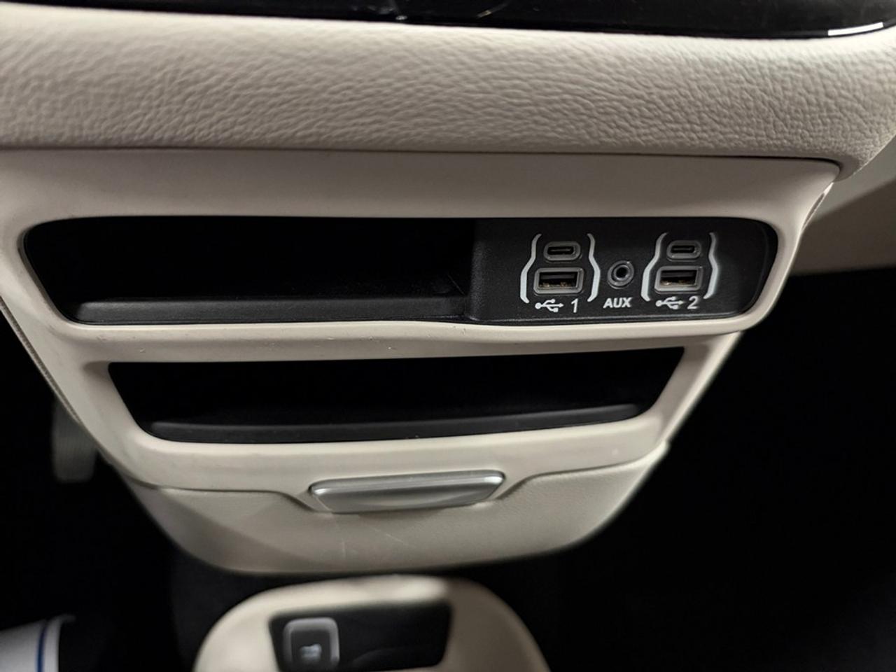 2023 Chrysler Pacifica Touring L FWD Photo