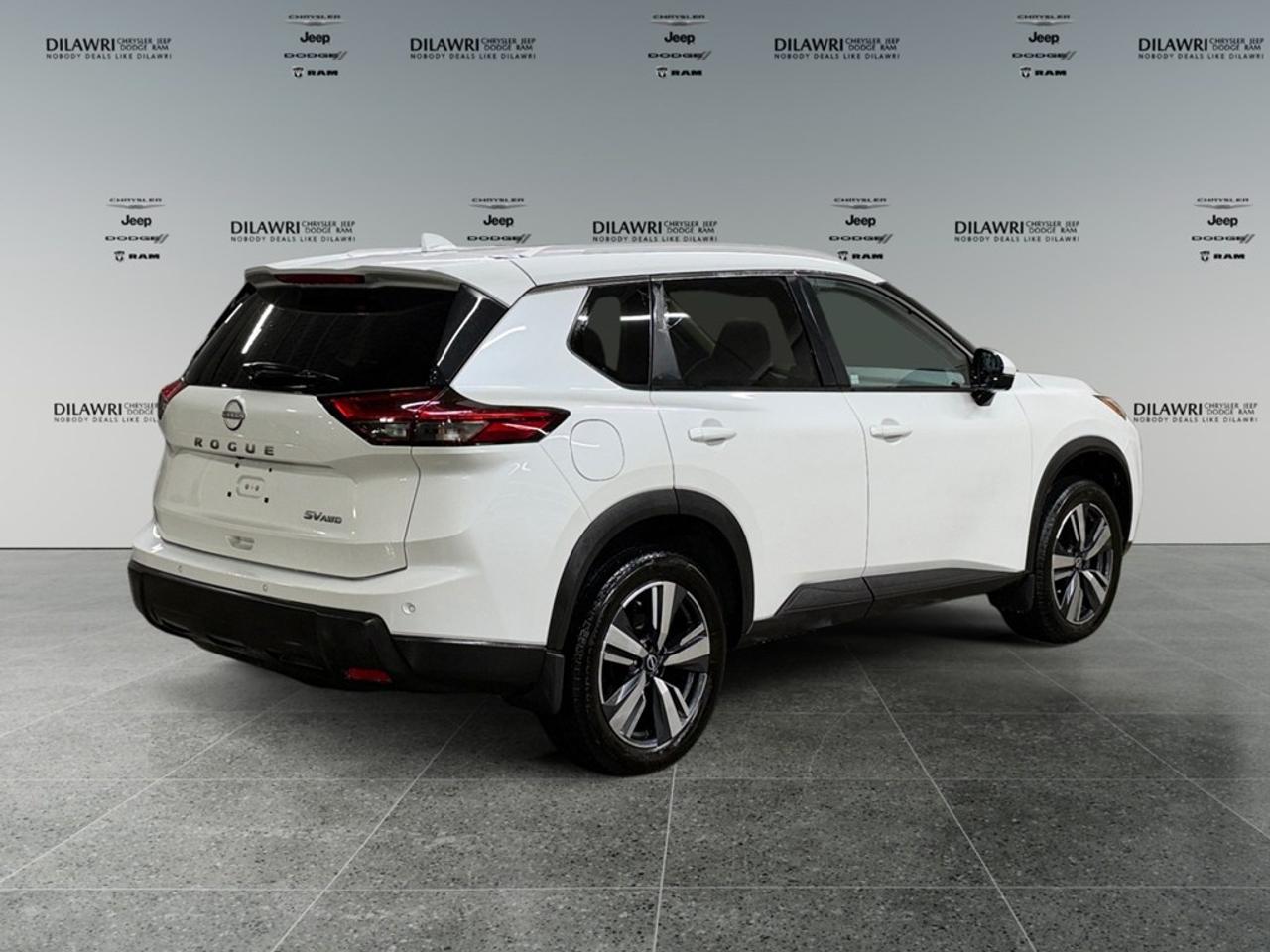 2024 Nissan Rogue AWD SV Moonroof Photo4