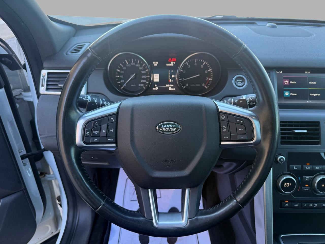 2016 Land Rover Discovery Sport HSE Photo