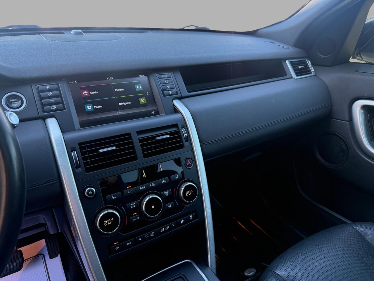 2016 Land Rover Discovery Sport HSE Photo