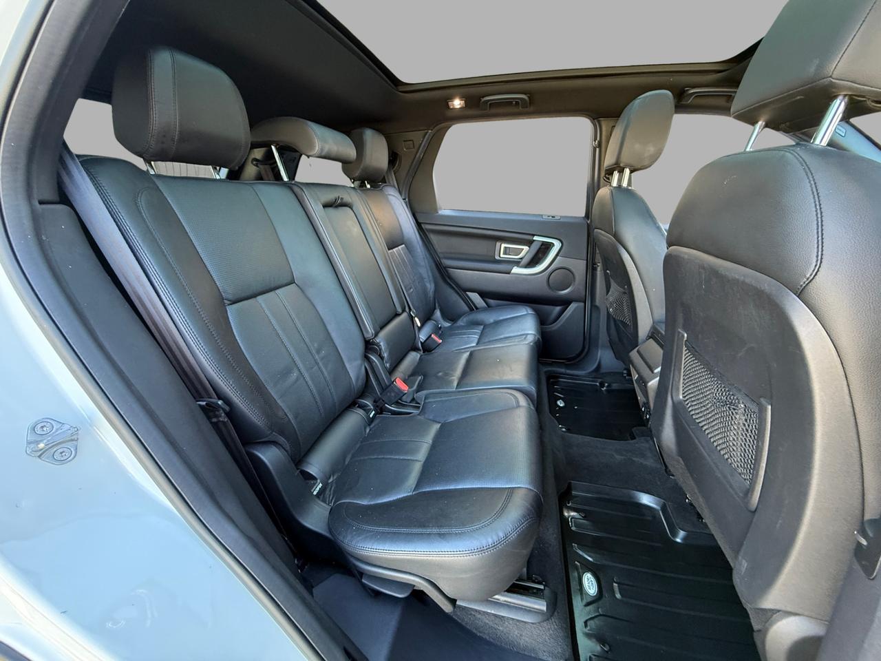 2016 Land Rover Discovery Sport HSE Photo