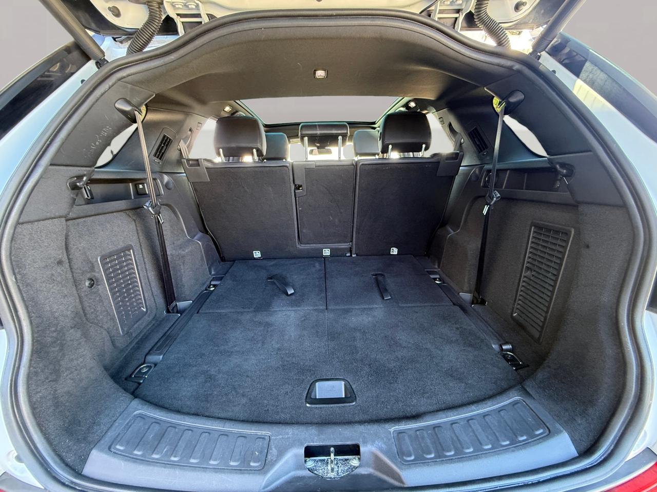 2016 Land Rover Discovery Sport HSE Photo