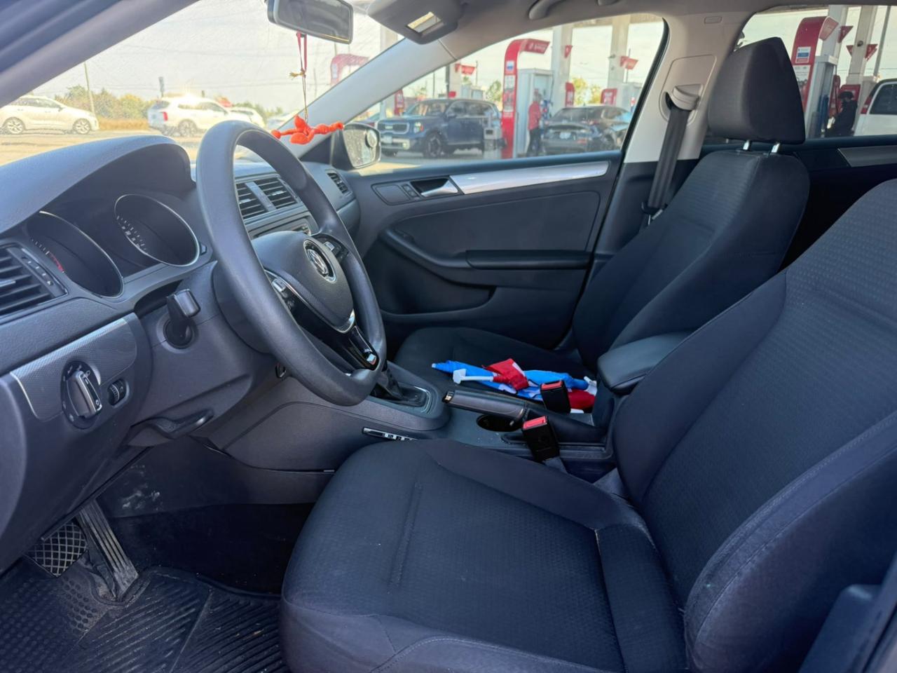 2015 Volkswagen Jetta 4dr 2.0L Auto Trendline Photo4