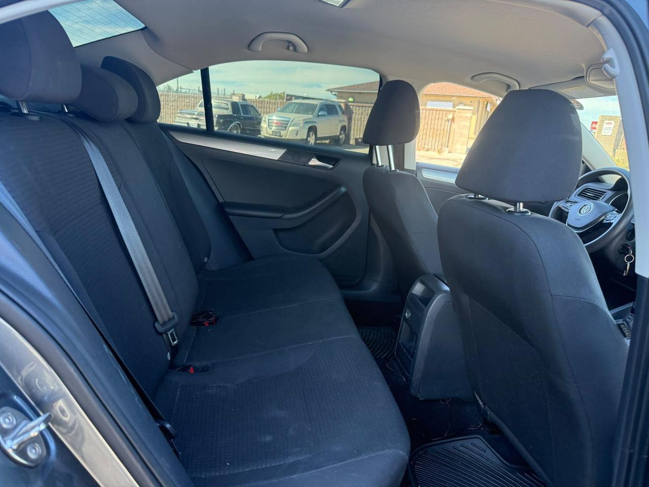 2015 Volkswagen Jetta 4dr 2.0L Auto Trendline Photo