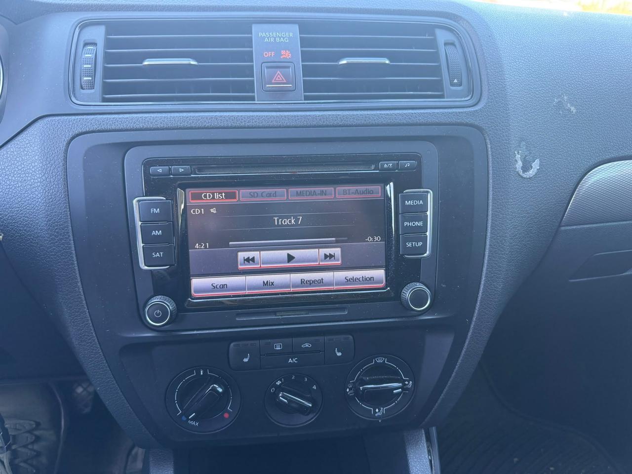 2015 Volkswagen Jetta 4dr 2.0L Auto Trendline Photo