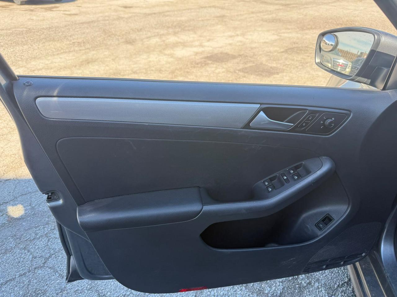 2015 Volkswagen Jetta 4dr 2.0L Auto Trendline Photo