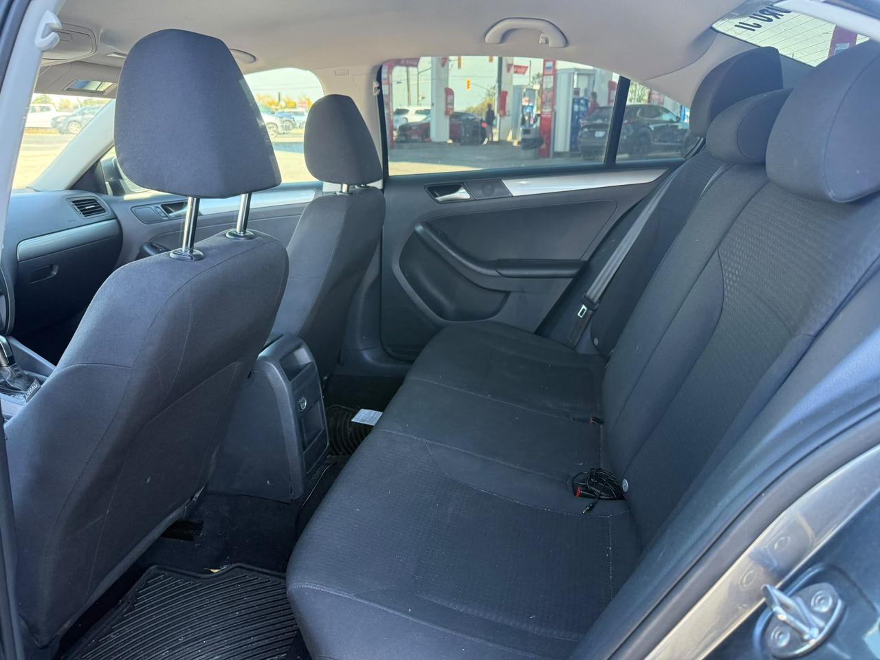 2015 Volkswagen Jetta 4dr 2.0L Auto Trendline Photo