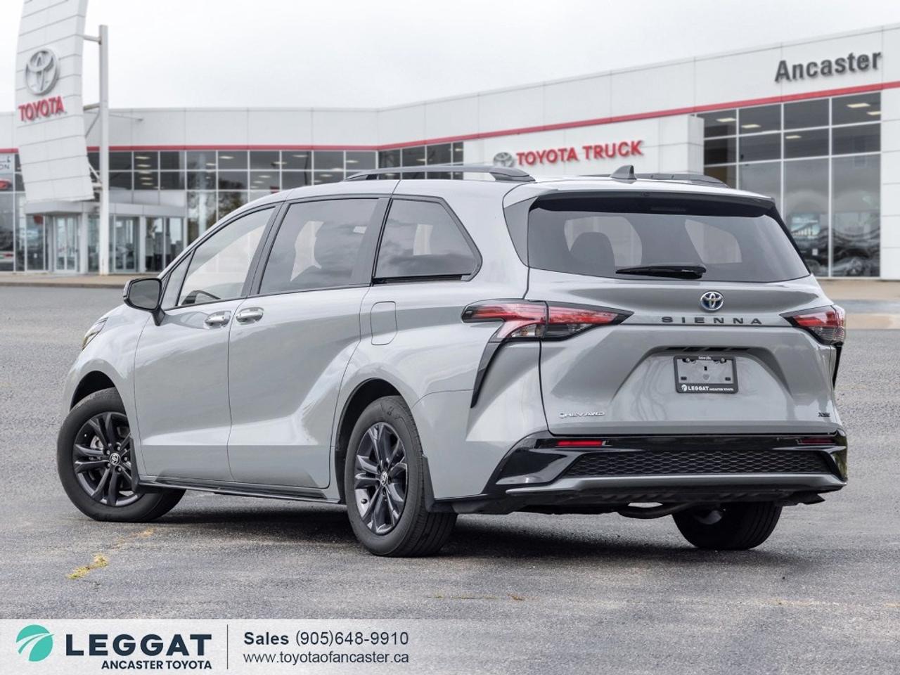 2025 Toyota Sienna XSE 7-Passenger AWD Photo4
