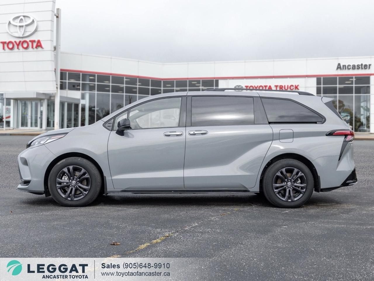 2025 Toyota Sienna XSE 7-Passenger AWD Photo2