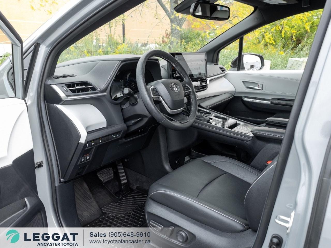 2025 Toyota Sienna XSE 7-Passenger AWD Photo