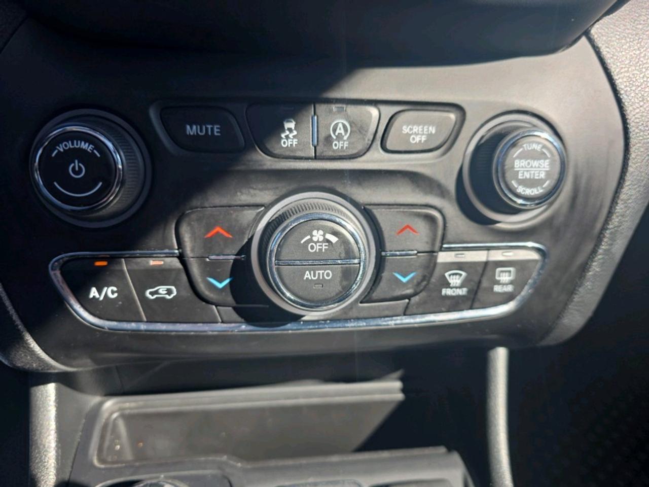 2022 Jeep Cherokee Trailhawk trailhawk Photo