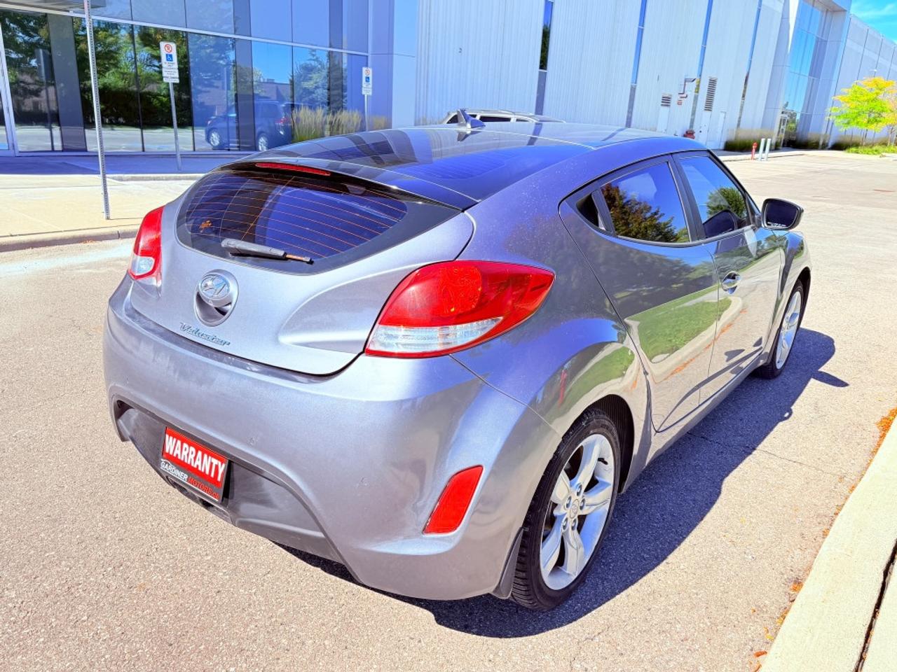 2014 Hyundai Veloster Base w/Red 3dr Hatchback Photo