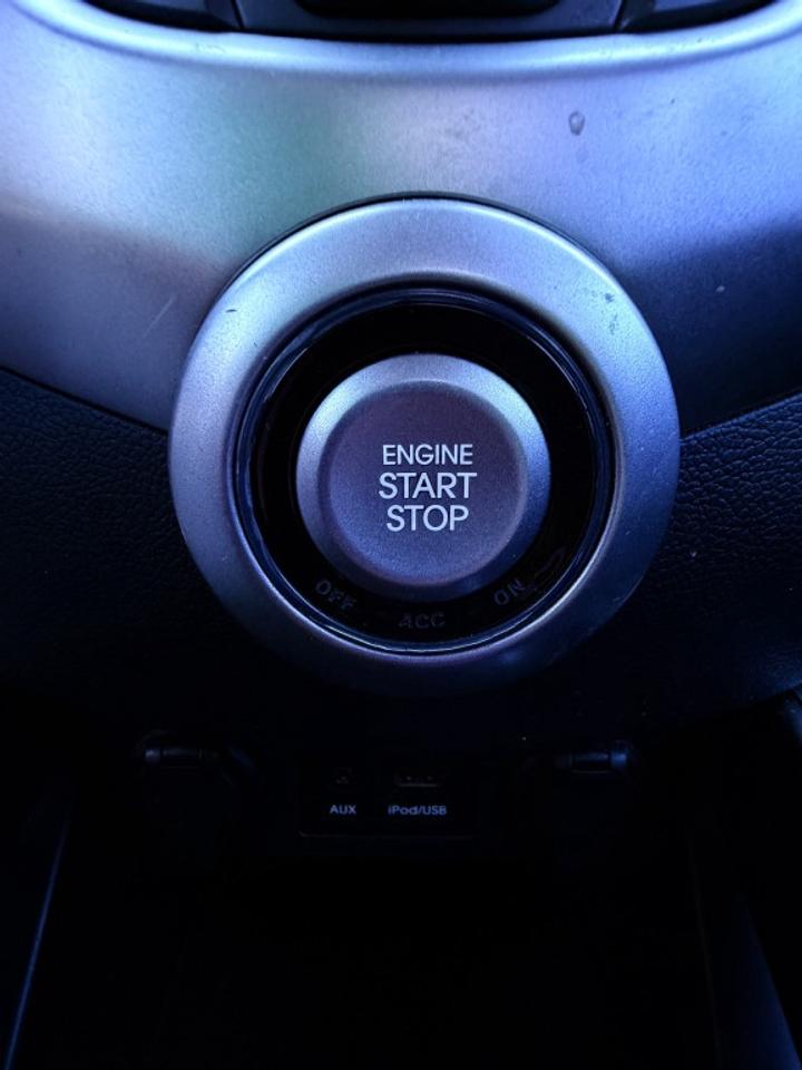 2014 Hyundai Veloster Base w/Red 3dr Hatchback Photo