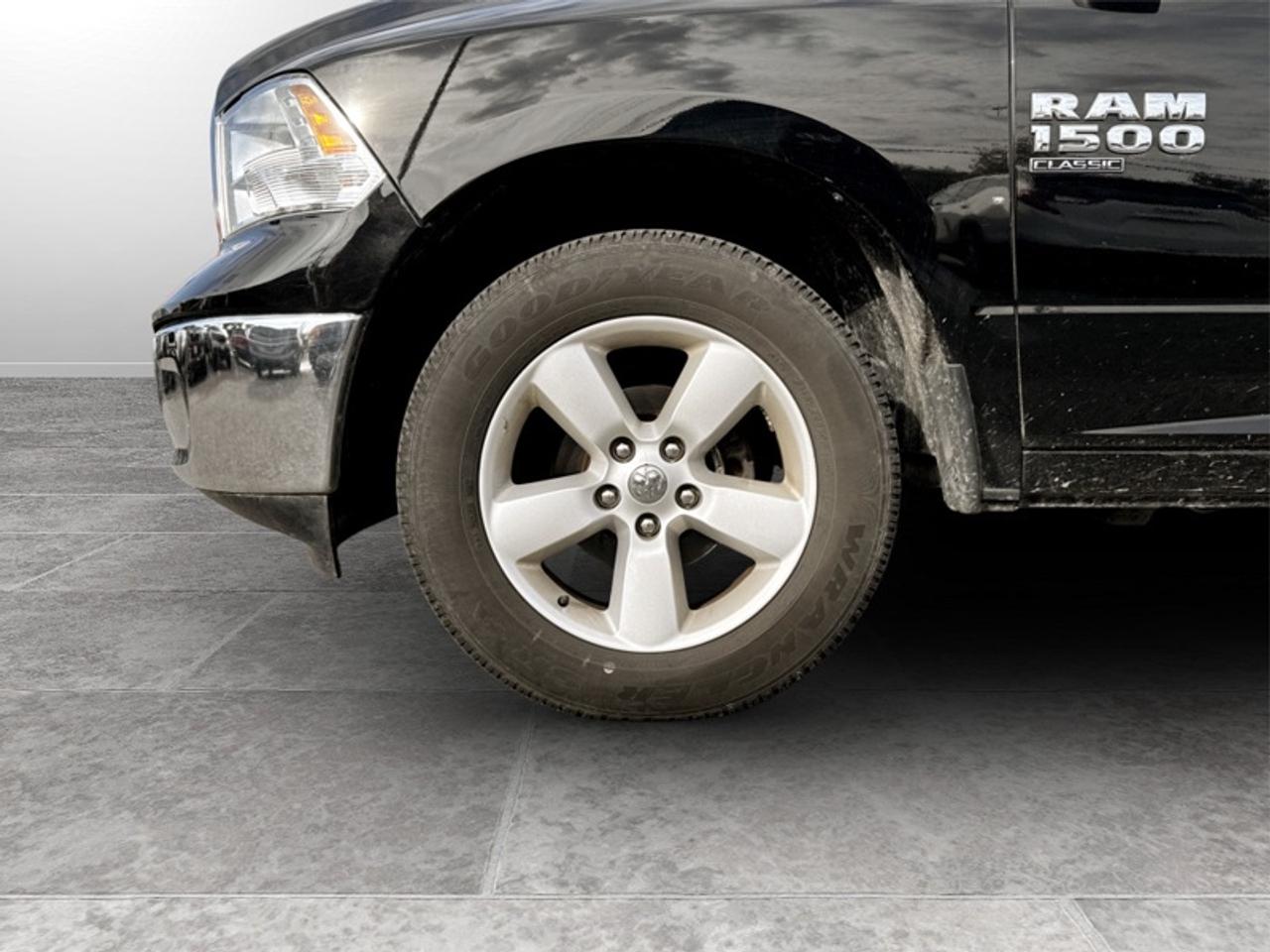 2023 RAM 1500 Classic SLT  **20-IN ALLOY WHEELS** Photo
