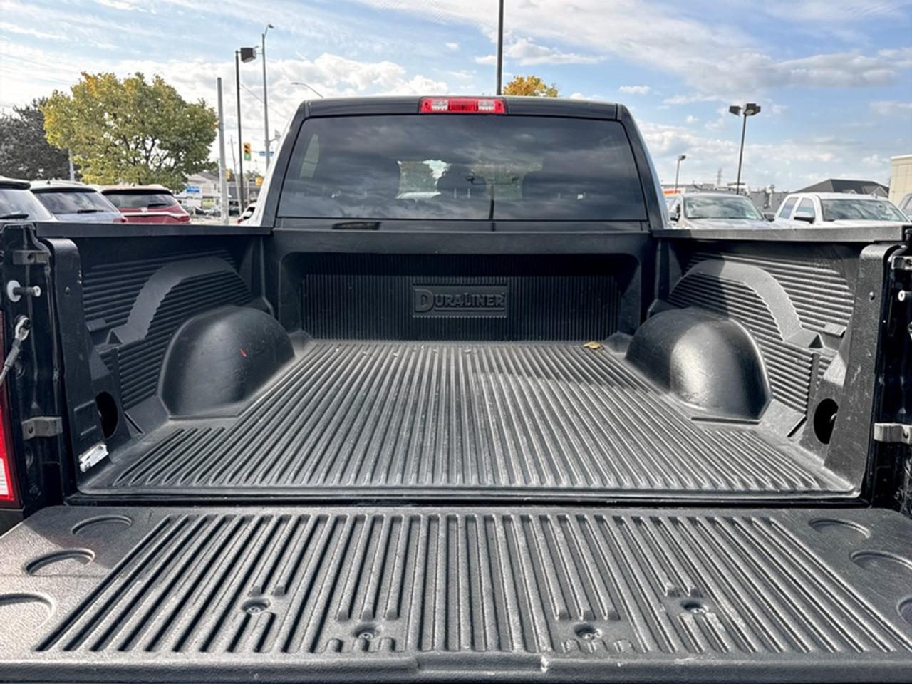 2023 RAM 1500 Classic SLT  **20-IN ALLOY WHEELS** Photo