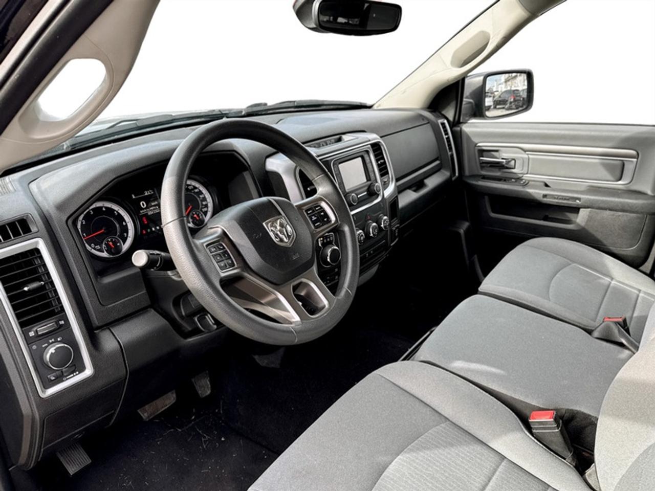 2023 RAM 1500 Classic SLT  **20-IN ALLOY WHEELS** Photo