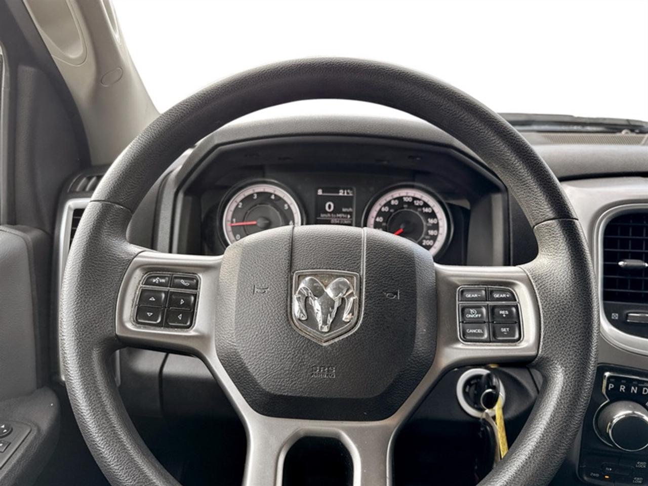 2023 RAM 1500 Classic SLT  **20-IN ALLOY WHEELS** Photo