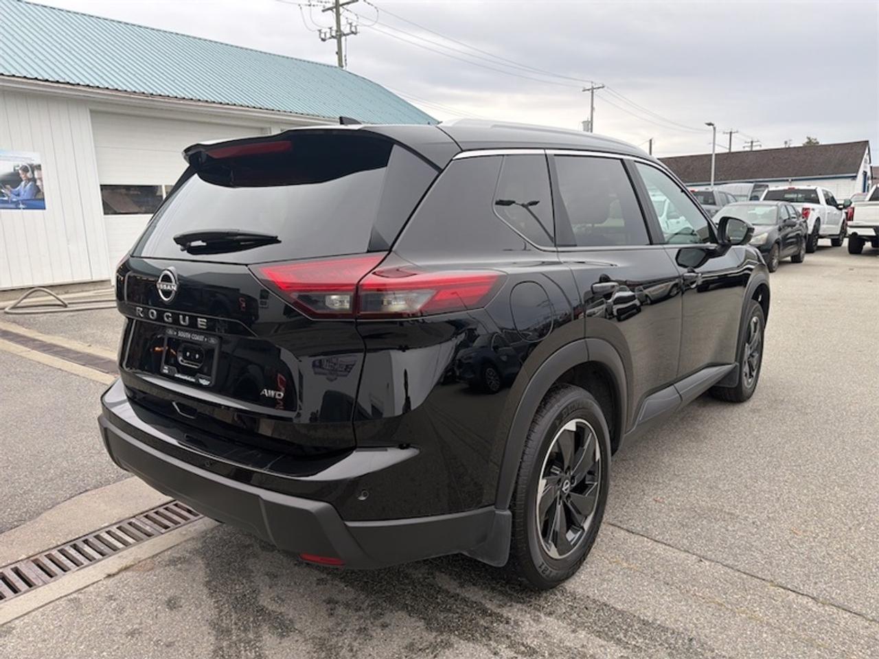 2026 Nissan Rogue SV Moonroof  - Sunroof -  Power Liftgate Photo4
