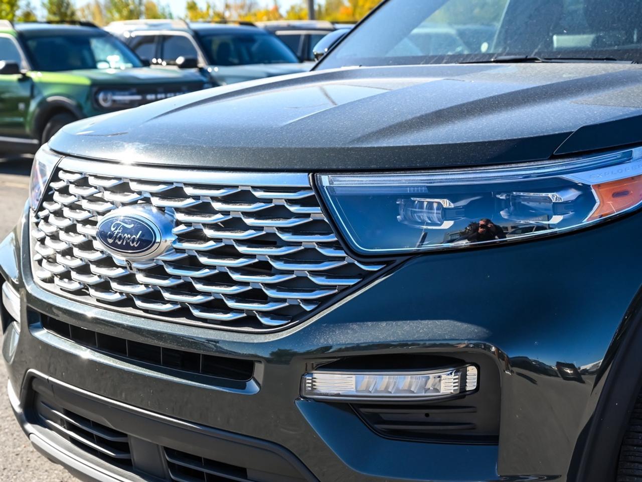2023 Ford Explorer Platinum Photo