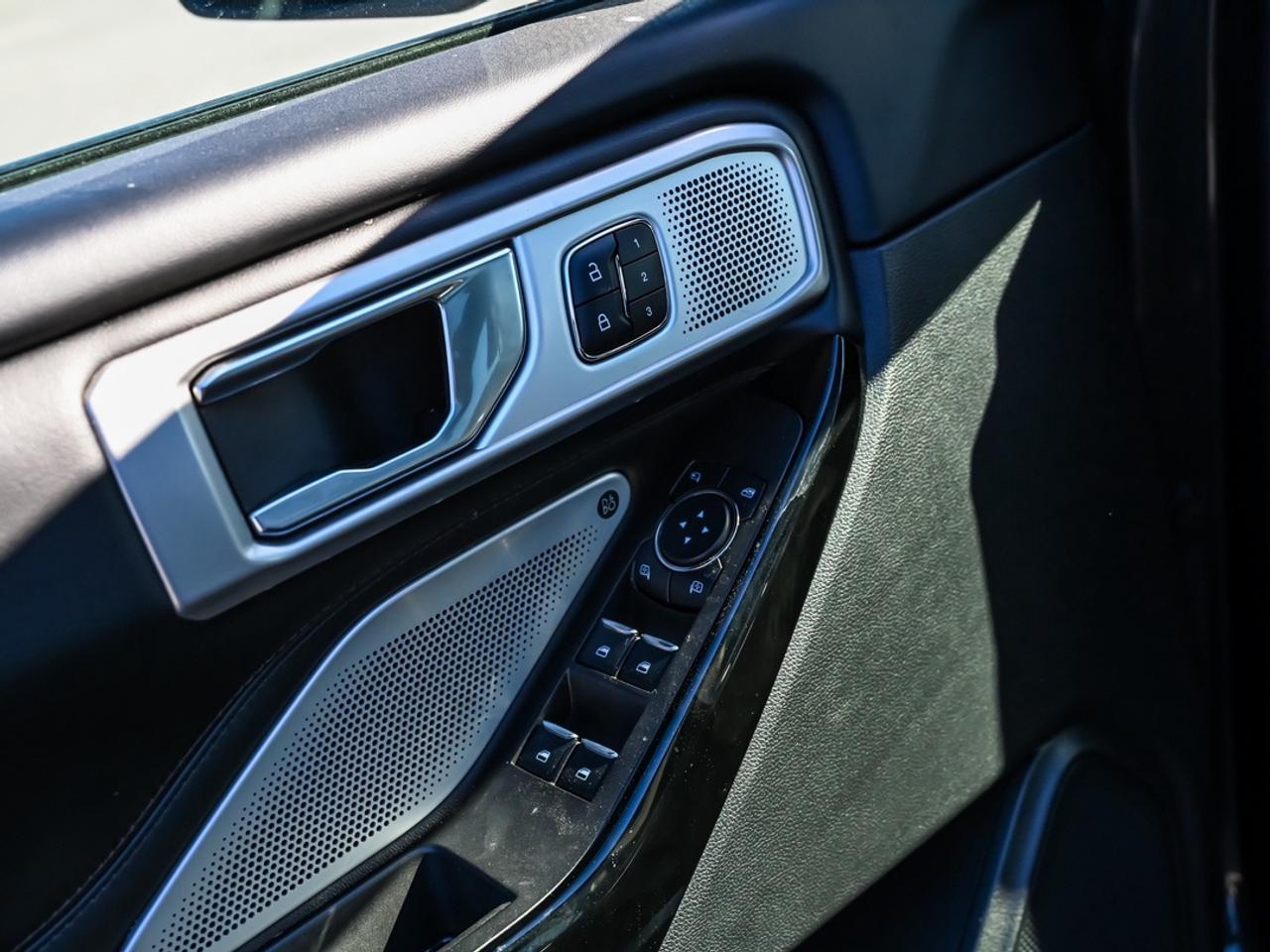 2023 Ford Explorer Platinum Photo