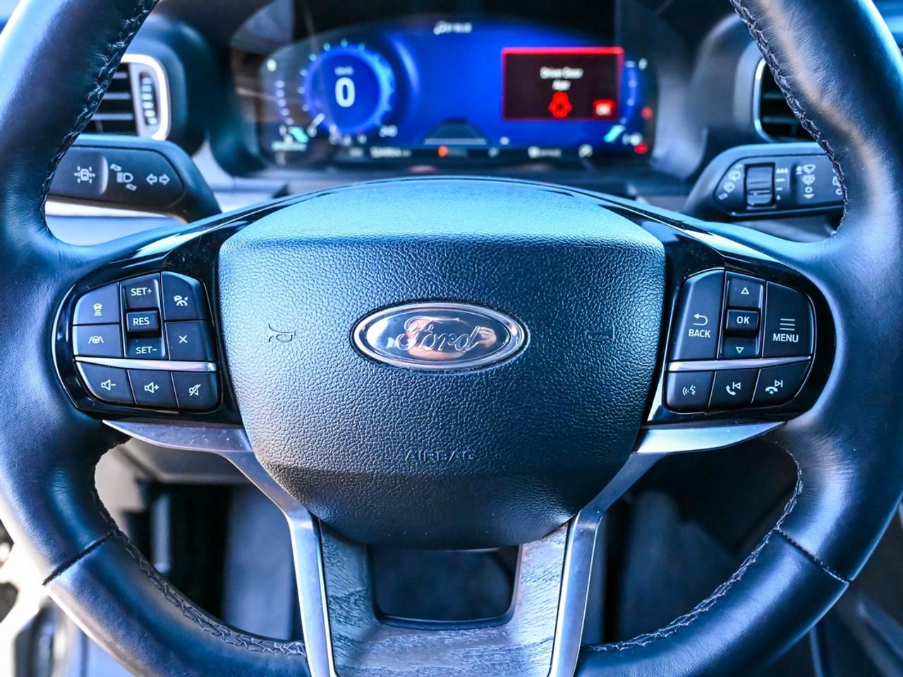 2023 Ford Explorer Platinum Photo