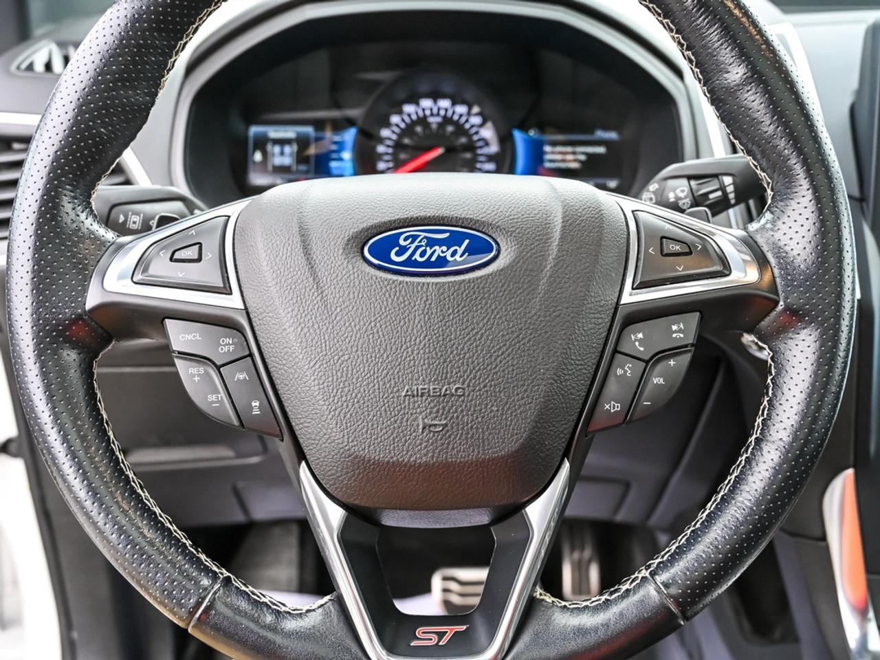 2022 Ford Edge ST Photo