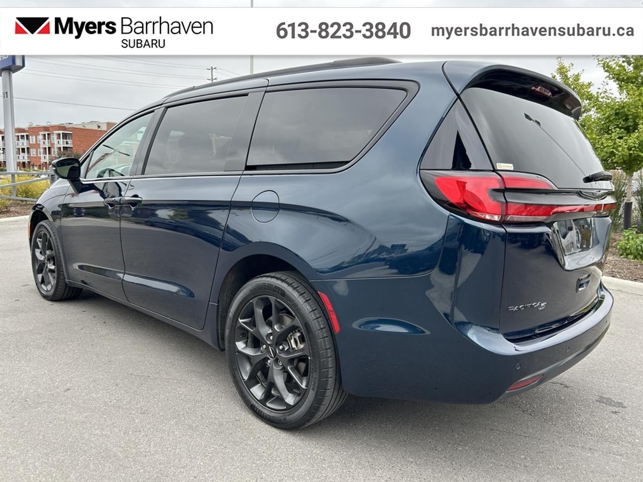 2022 Chrysler Pacifica Touring L AWD  - Leather Seats Photo