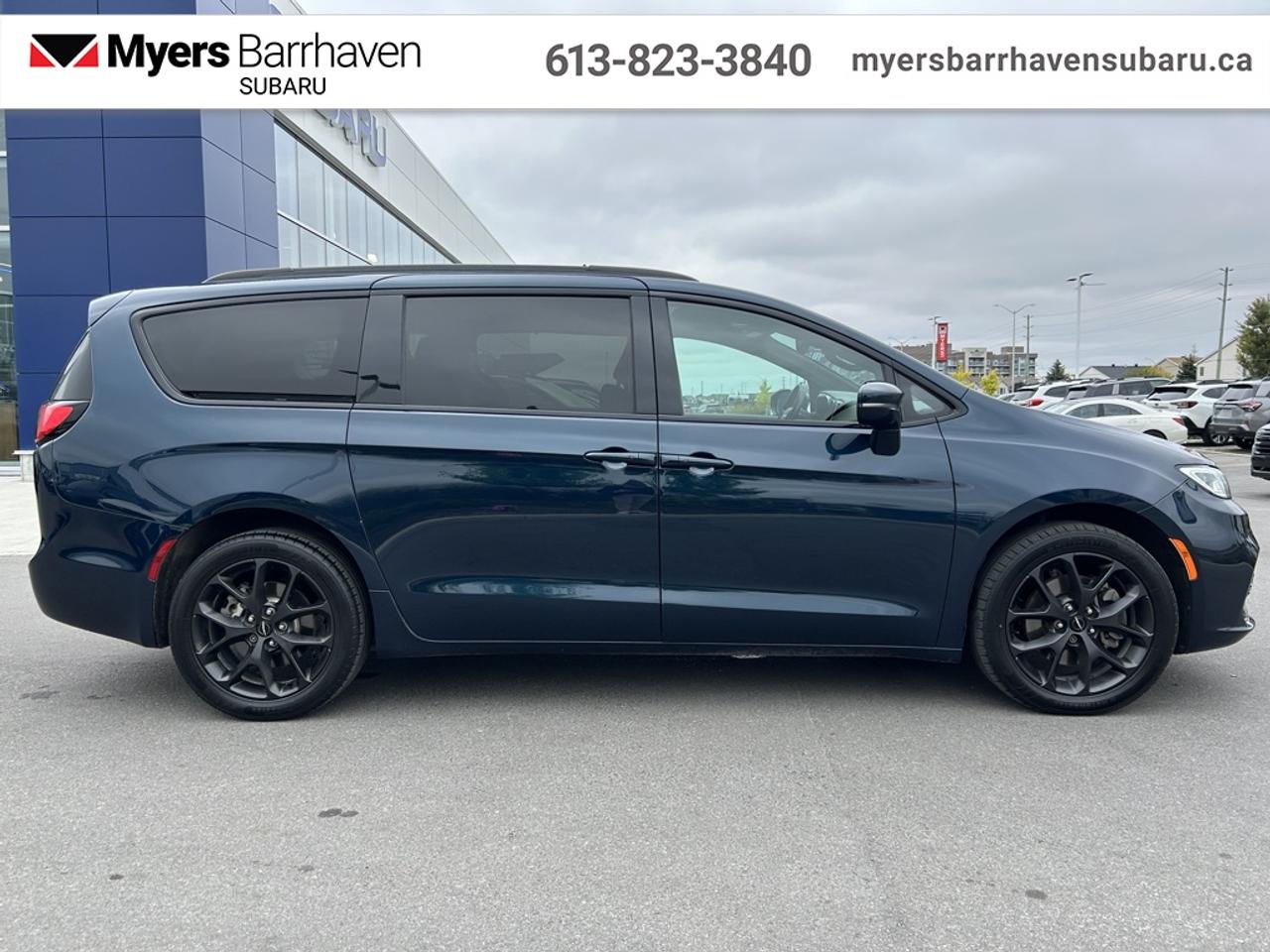2022 Chrysler Pacifica Touring L AWD  - Leather Seats Photo