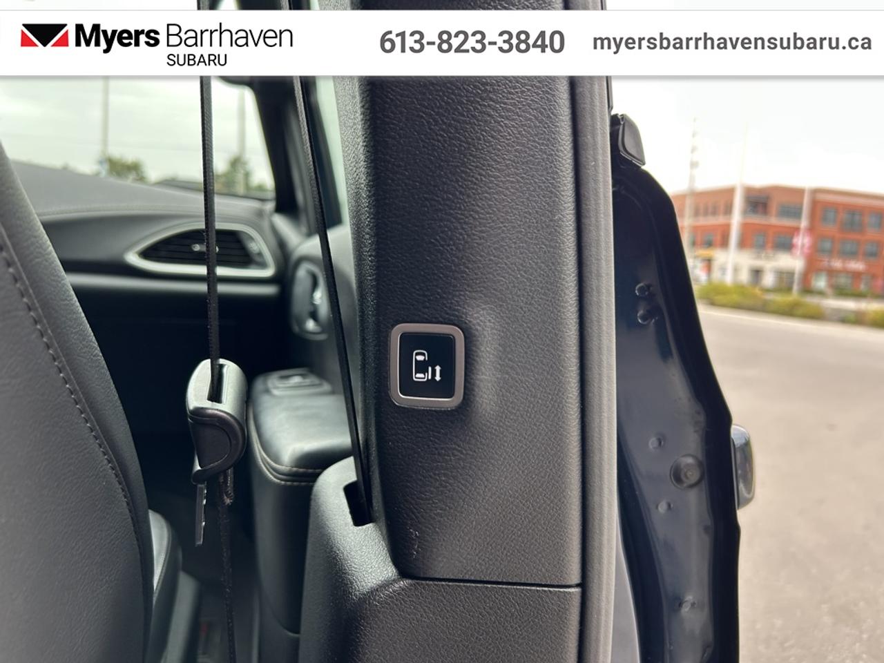 2022 Chrysler Pacifica Touring L AWD  - Leather Seats Photo