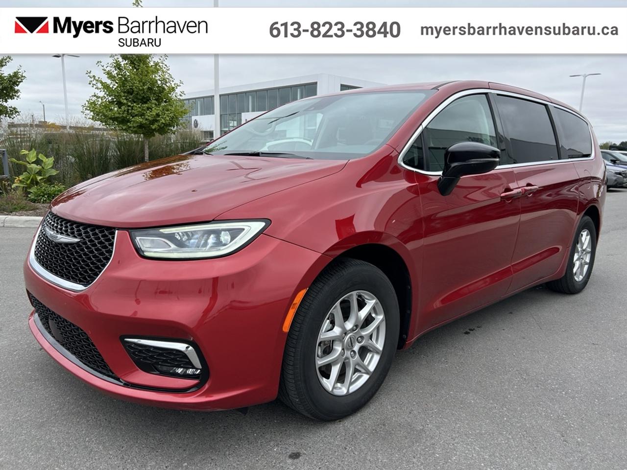 2024 Chrysler Pacifica Touring L  - Apple CarPlay Photo3