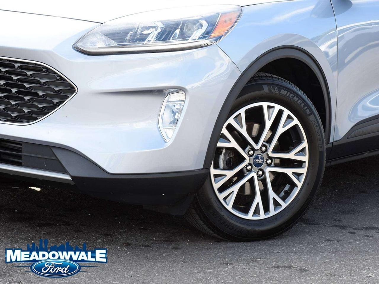2022 Ford Escape SEL Photo1