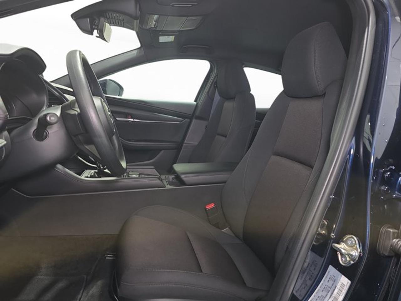 2025 Mazda MAZDA3 SELECT Photo