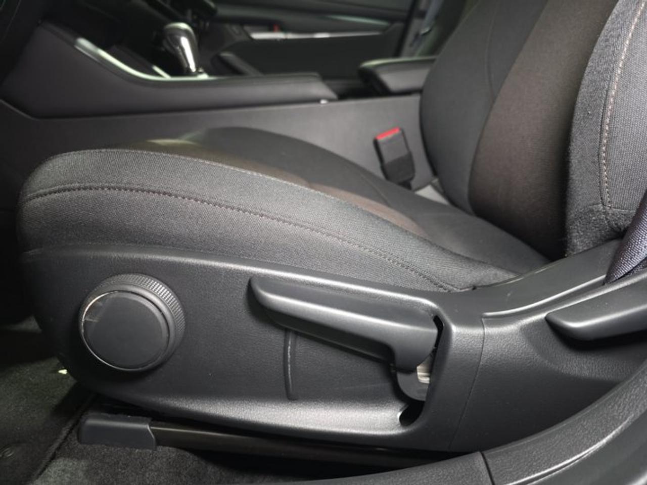 2025 Mazda MAZDA3 SELECT Photo