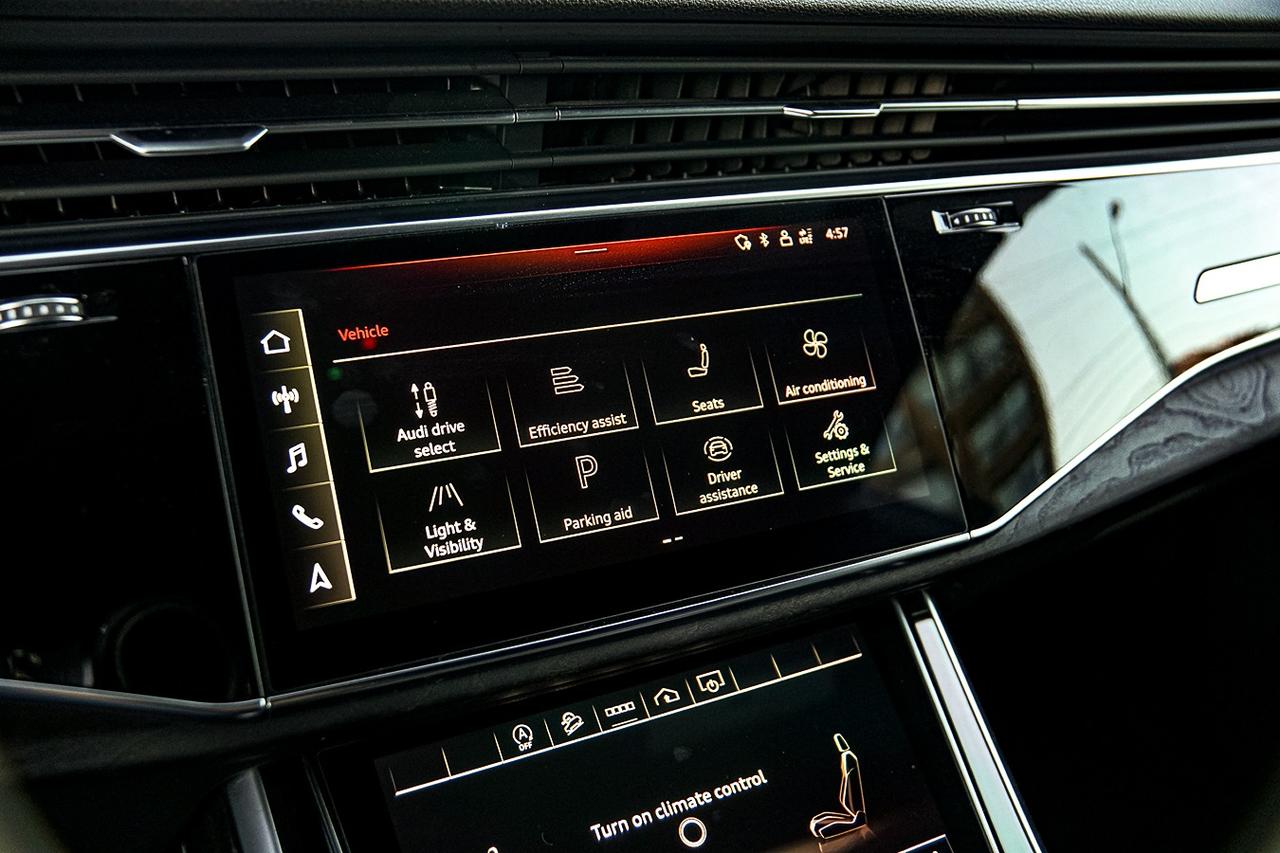 2021 Audi Q8 Progressiv S-LINE |QUATTRO|NAVI|WOOD TRIM|PANO| Photo