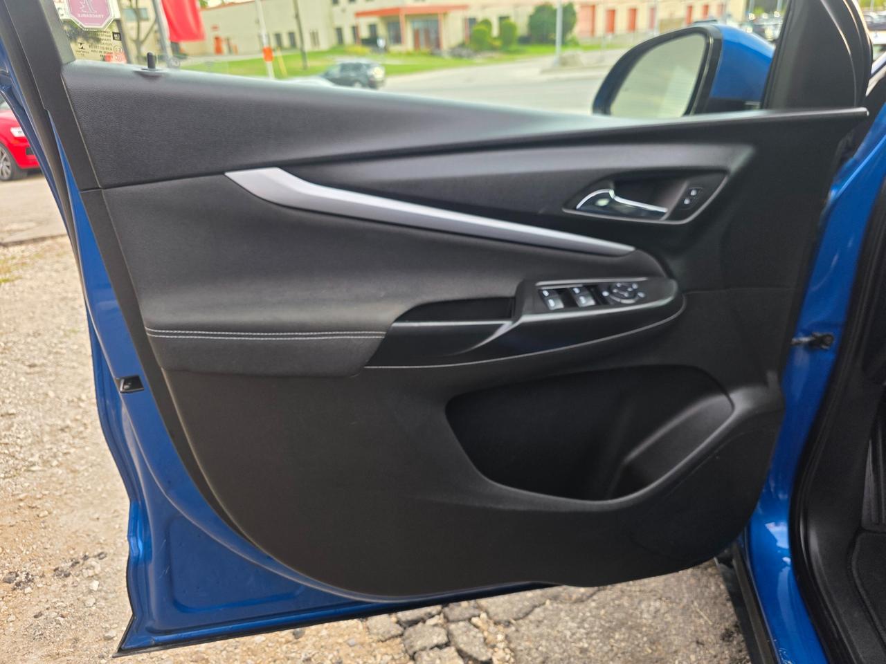 2023 Chevrolet Bolt EUV LT EV | 400km Range | Accident Free Photo