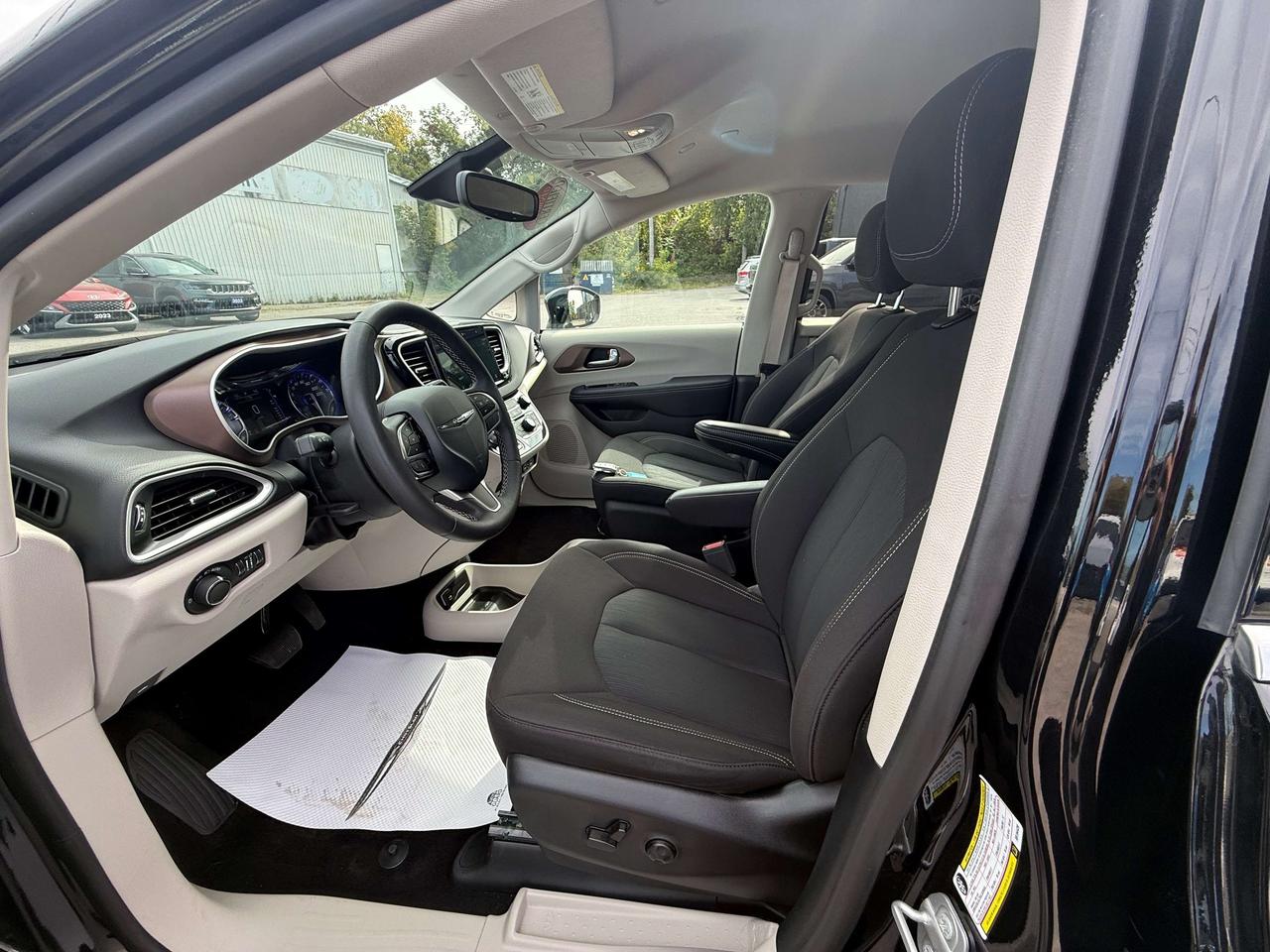 2024 Dodge Grand Caravan SXT - Former Dealer Shuttle! Photo