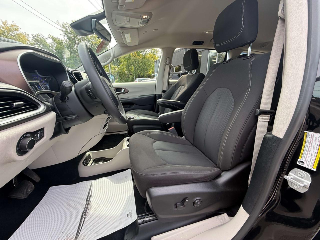 2024 Dodge Grand Caravan SXT - Former Dealer Shuttle! Photo