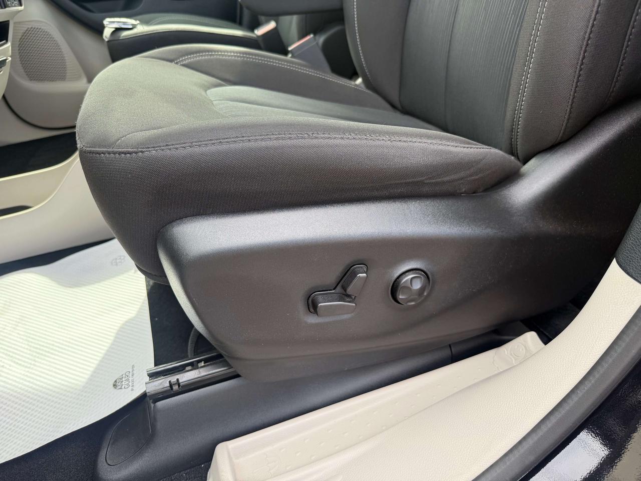 2024 Dodge Grand Caravan SXT - Former Dealer Shuttle! Photo