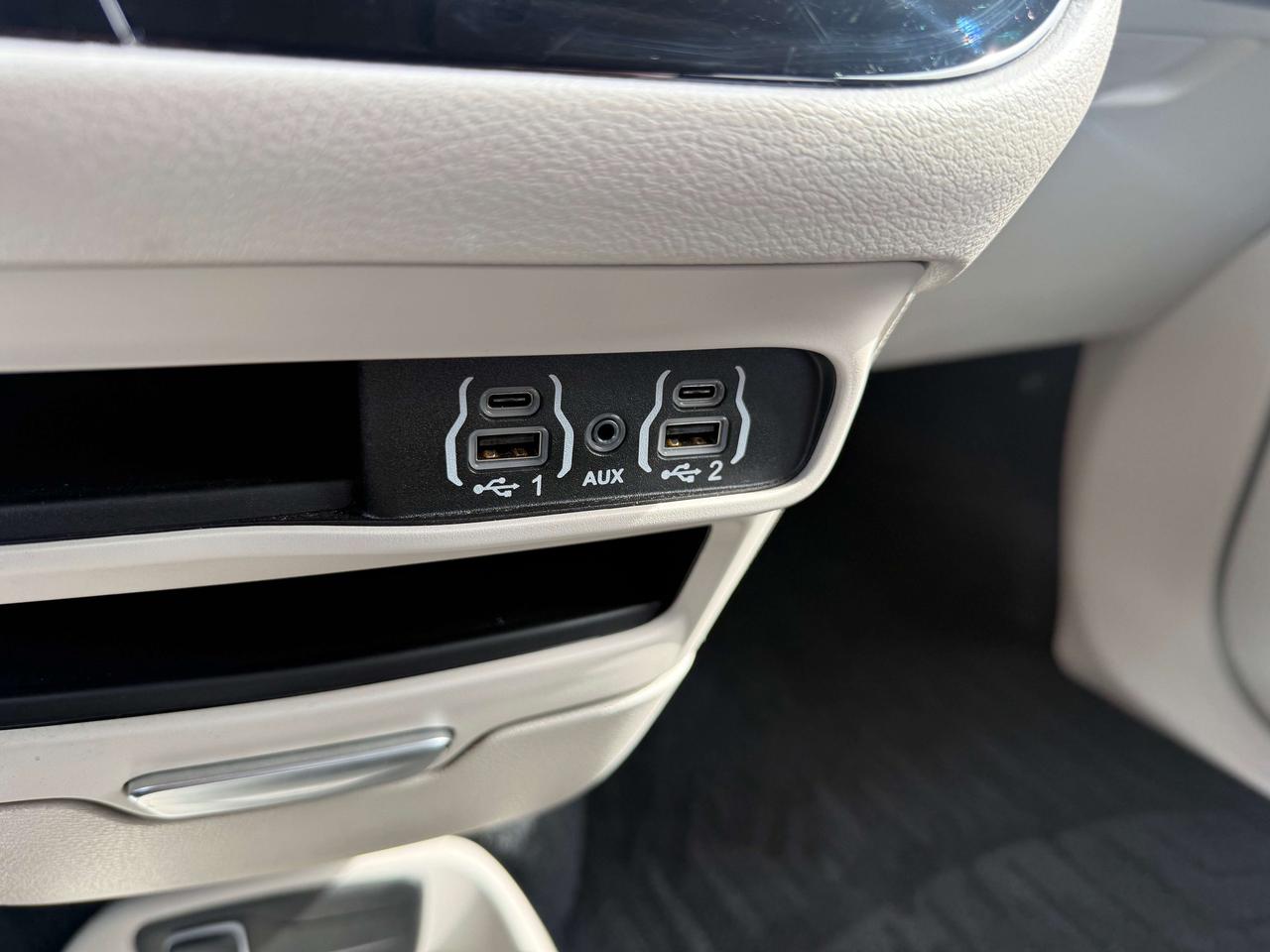 2024 Dodge Grand Caravan SXT - Former Dealer Shuttle! Photo